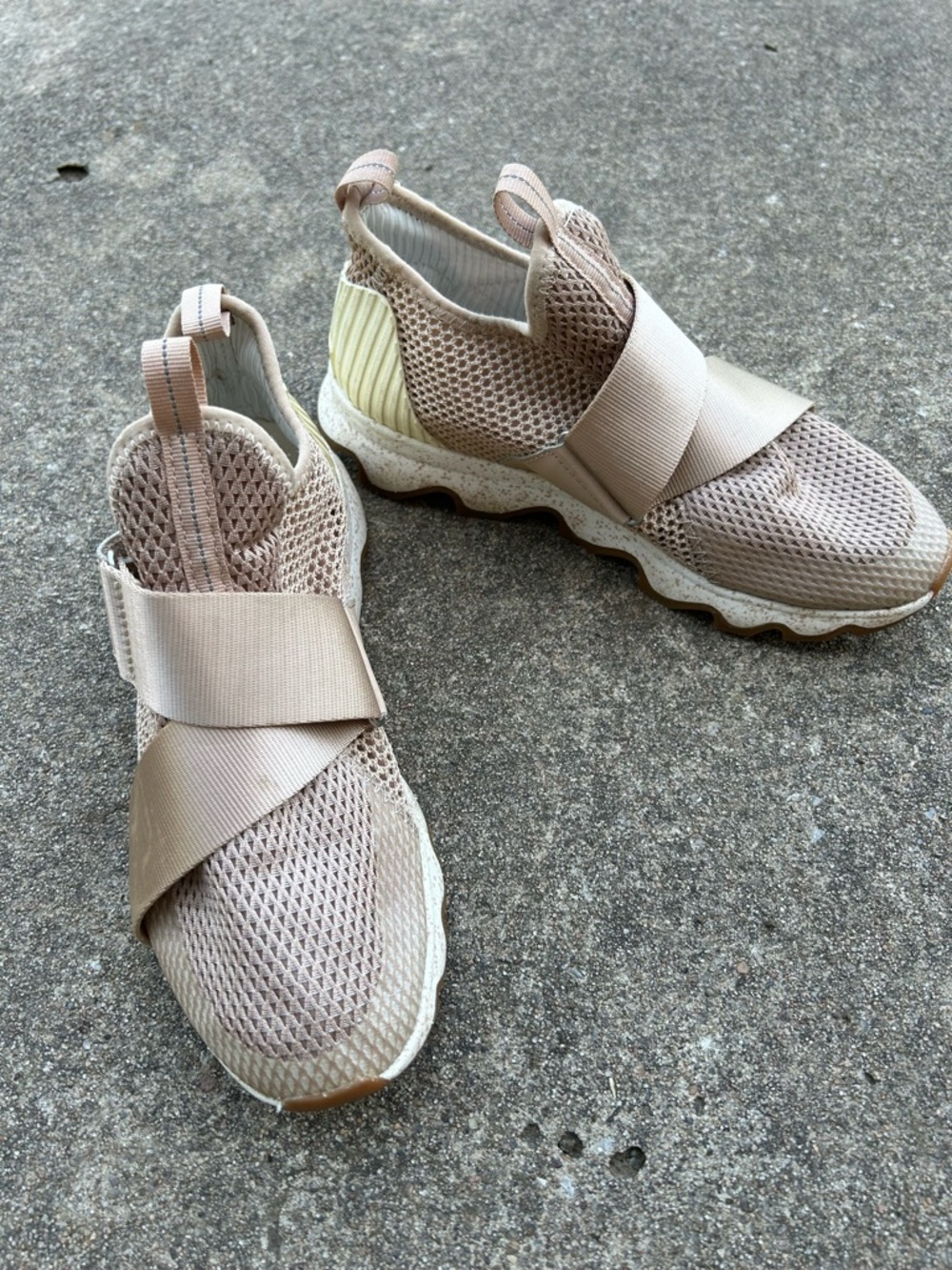 Sorel Kinetic Women's Beige and Cream Slip-On Running Sneakers Size 7